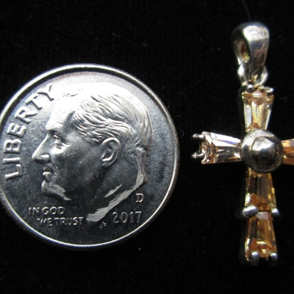 Tiny Peach CZ cross 133 - Picture 6 of 7